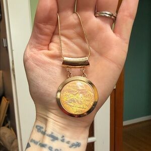 Elegant Gold Pendant Necklace